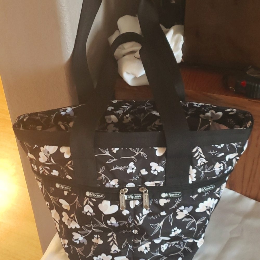 Le sportsac tote